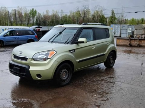 Photo of 2010 KIA Soul +  for sale at Kenny Saint-Augustin in Saint-Augustin-de-Desmaures, QC