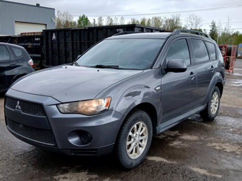 Photo d'une 2011 Mitsubishi Outlander  ES  à vendre chez Kenny Saint-Augustin à Saint-Augustin-de-Desmaures, QC