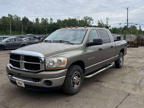 Photo of 2006 Dodge Ram 2500 SLT  Mega Cab for sale at Kenny Saint-Augustin in Saint-Augustin-de-Desmaures, QC