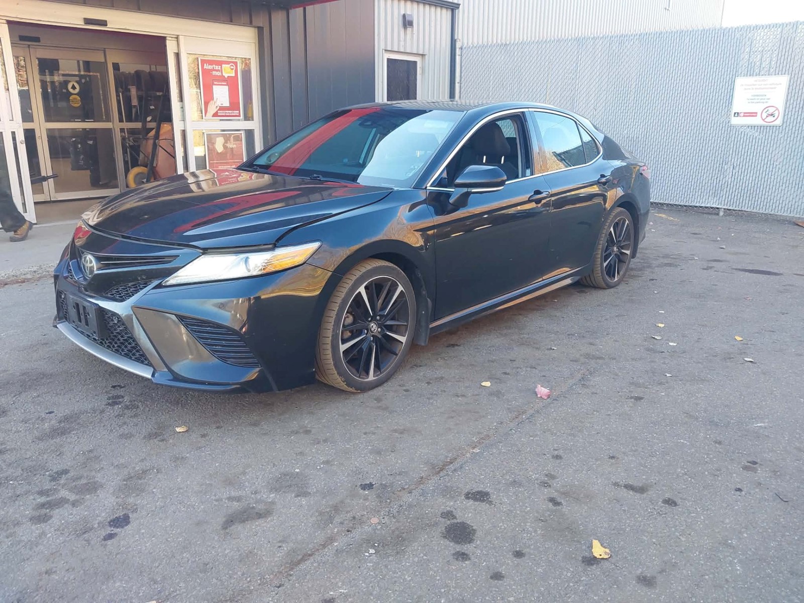 Photo of 2018 Toyota Camry XSE V6 for sale at Kenny Saint-Augustin in Saint-Augustin-de-Desmaures, QC