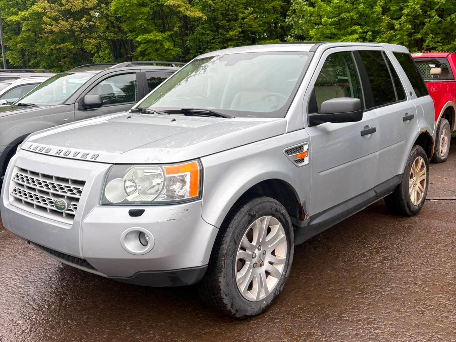 Photo of 2008 Land Rover LR2 SE  for sale at Kenny Saint-Augustin in Saint-Augustin-de-Desmaures, QC