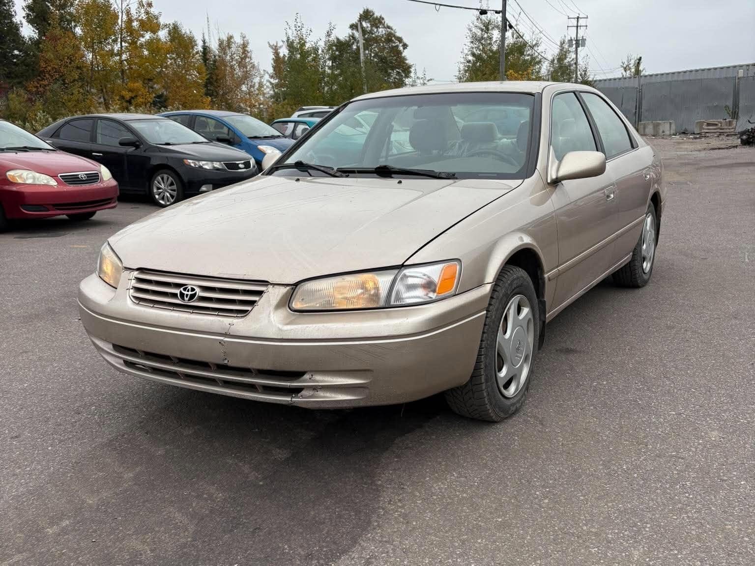 Photo of 1998 Toyota Camry XLE V6 for sale at Kenny Saint-Augustin in Saint-Augustin-de-Desmaures, QC