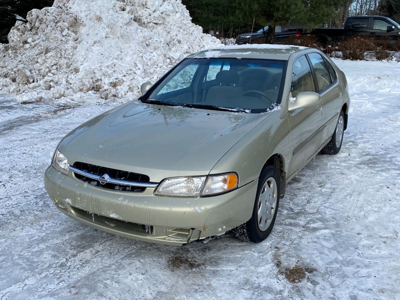 Photo of 1998 Nissan Altima GXE  for sale at Kenny Trois-Rivières in Trois-Rivières, QC