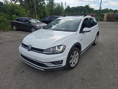 Photo of 2017 Volkswagen Golf Alltrack TSi  SE for sale at Kenny Laval in Laval, QC