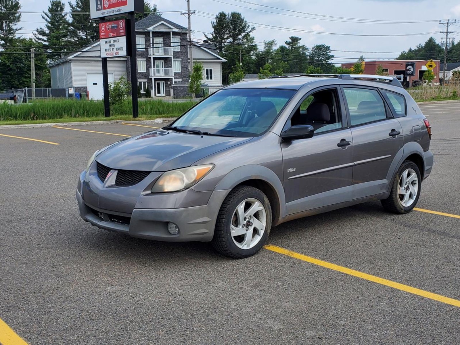 Photo of 2003 Pontiac Vibe  Hatchback for sale at Kenny St-Sophie in Sainte Sophie, QC