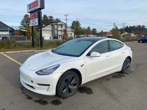Photo d'une 2020 Tesla Model 3 Standard Range Plus  à vendre chez Kenny St-Sophie à Sainte Sophie, QC