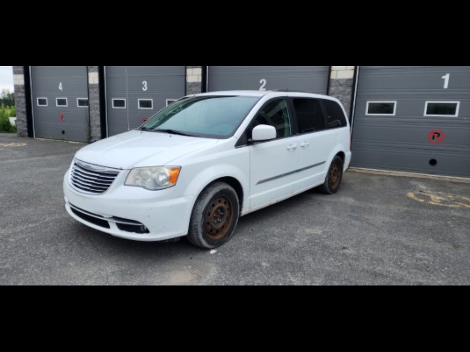 Photo of 2014 Chrysler Town & Country Touring  for sale at Kenny Drummondville in Drummondville, QC