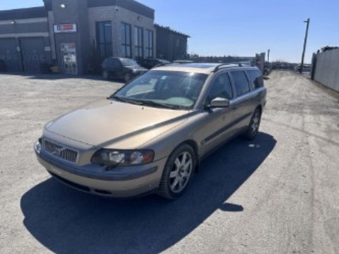 Photo d'une 2004 Volvo V70 2.5T  à vendre chez Kenny Drummondville à Drummondville, QC