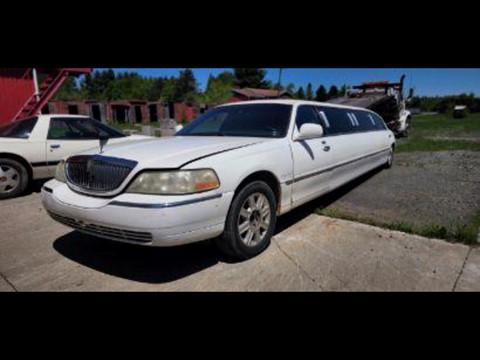Photo d'une 2003 Lincoln Town Car Limousine  à vendre chez Kenny Drummondville à Drummondville, QC