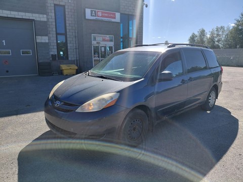 Photo of 2010 Toyota Sienna XLE  for sale at Kenny Drummondville in Drummondville, QC