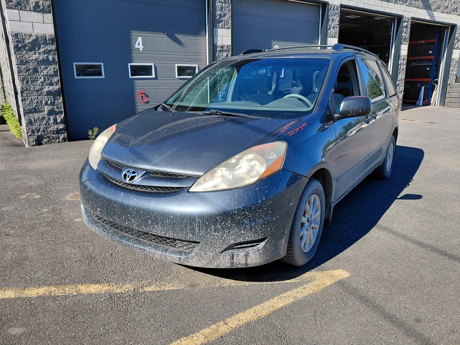 Photo of 2007 Toyota Sienna CE 8 Passenger for sale at Kenny Drummondville in Drummondville, QC