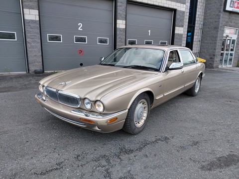Photo of 1998 Jaguar XJ Sedan   for sale at Kenny Drummondville in Drummondville, QC