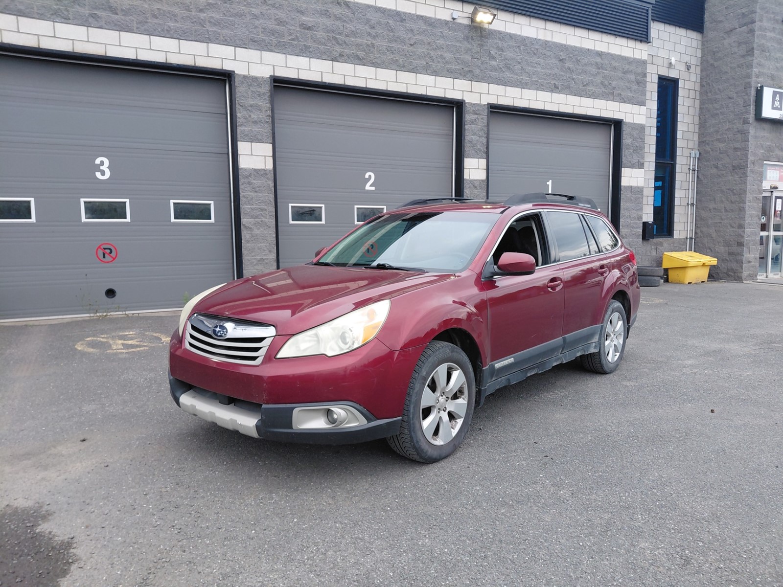 Photo of 2011 Subaru Outback 2.5i Premium for sale at Kenny Drummondville in Drummondville, QC