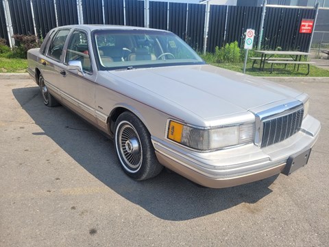 Photo of AsIs 1991 Lincoln Town Car Cartier  for sale at Kenny La Prairie in La Prairie, QC
