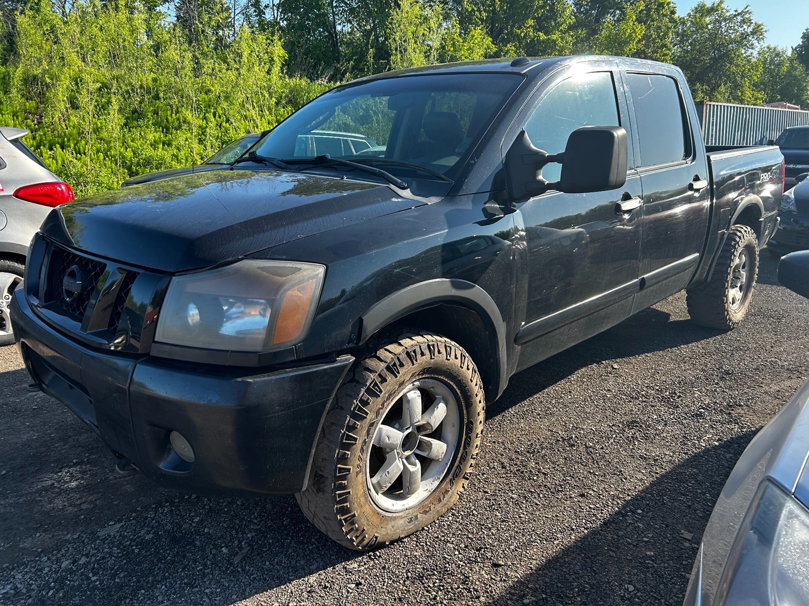 Photo of 2011 Nissan Titan PRO-4X SWB for sale at Kenny Saint-Lazare in Saint-Lazare, QC