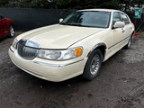 Photo of 2000 Lincoln Town Car Cartier  for sale at Kenny Saint-Lazare in Saint-Lazare, QC