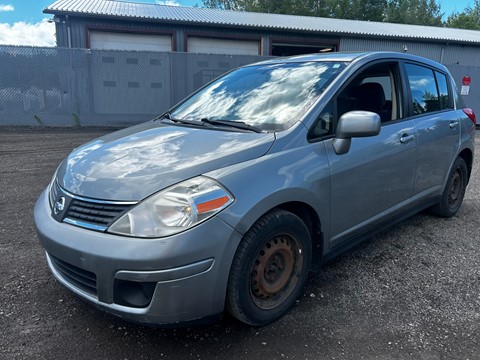 Photo d'une 2009 Nissan Versa 1.8 S à vendre chez Kenny Saint-Lazare à Saint-Lazare, QC