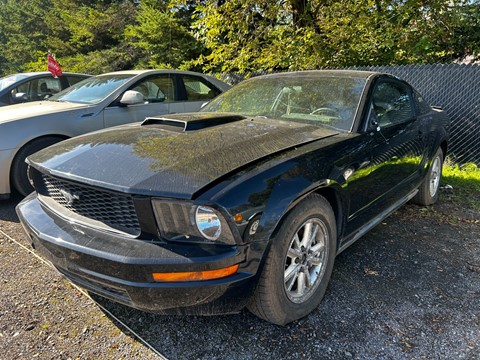 Photo of 2007 Ford Mustang V6 Deluxe for sale at Kenny Saint-Lazare in Saint-Lazare, QC